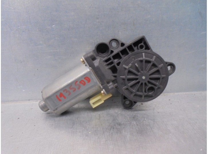 Replacement front right window regulator motor for Ford Fusion (CBK) 1.4 TDCi CAT OEM IAM reference 0130821939 2 PINS 5 DOOR