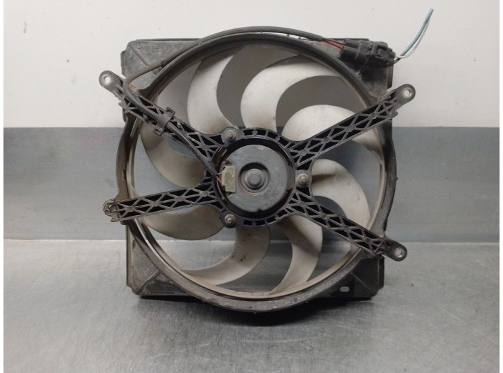 Recambio de electroventilador para toyota avensis berlina (t 22) 1.6 16v referencia OEM IAM 3135103223 3135103223 BOSCH