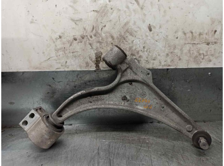 Recambio de brazo suspension inferior delantero derecho para opel astra j lim. excellence referencia OEM IAM 352531 