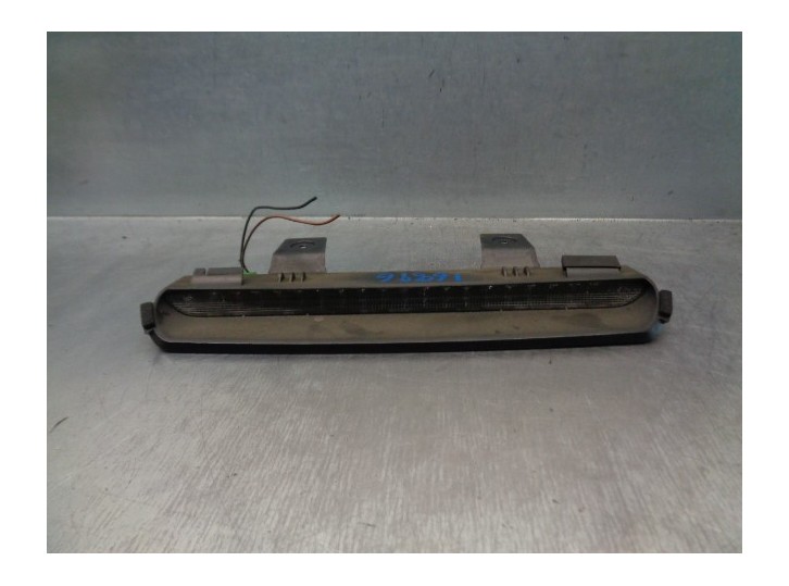 Recambio de luz central de freno para volvo v40 familiar 1.9 diesel referencia OEM IAM 30860086  