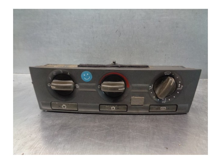 Replacement heating / air conditioning control unit for Volvo V40 Estate 1.9 Diesel OEM IAM reference 9041704797 