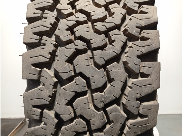 Recambio de neumatico/s para nissan terrano/terrano.ii (r20) 2.7 turbodiesel referencia OEM IAM 23565R17104S INSA TURBO RANGER A