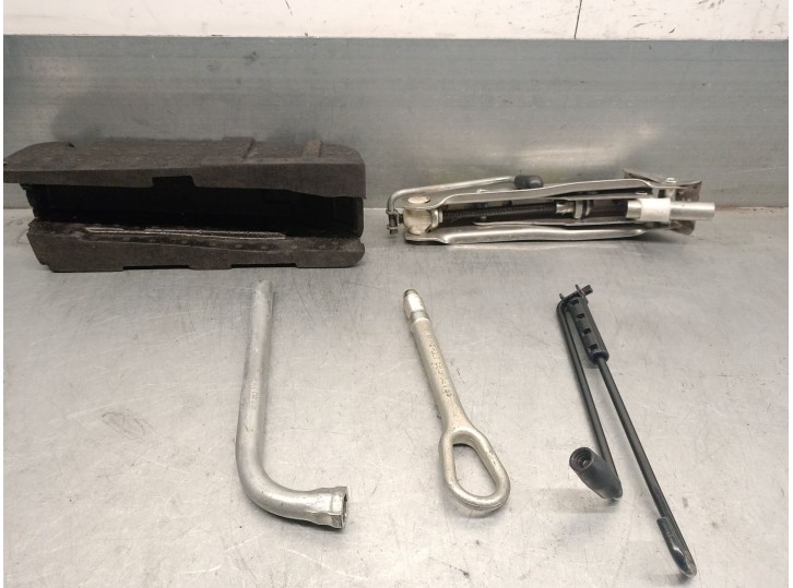 Recambio de util rueda repuesto para audi a2 (8z0) 1.4 tdi referencia OEM IAM 8Z0012199M 8Z0012199M 