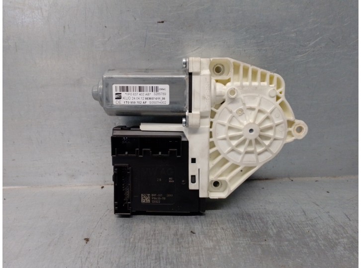 Recambio de motor elevalunas delantero derecho para seat leon (1p1) 1.2 tsi referencia OEM IAM 1P0837402AB 33 PINES 5 PUERTAS