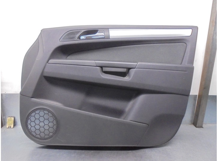 Recambio de guarnecido puerta delantera derecha para opel zafira b 1.9 cdti referencia OEM IAM 13164487  