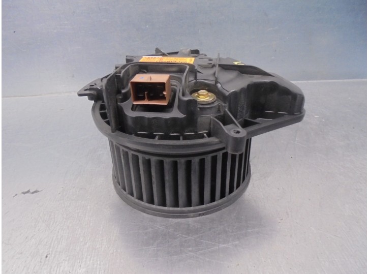 Recambio de motor calefaccion para audi a4 avant (8e) 1.9 tdi referencia OEM IAM 8E1820021E 
