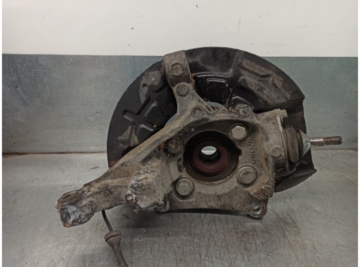 Recambio de mangueta delantera derecha para volvo v70 familiar 2.4 diesel cat referencia OEM IAM 8663289 