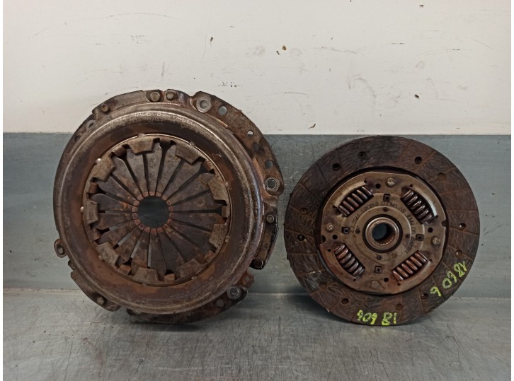 Recambio de kit embrague para renault 19 1.8 f3p referencia OEM IAM 7701466296 183526 VALEO