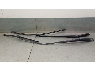 Recambio de brazo limpia delantero derecho para ford transit v363 furgoneta (fcd, fdd) 2.0 ecoblue referencia OEM IAM BK3117526F