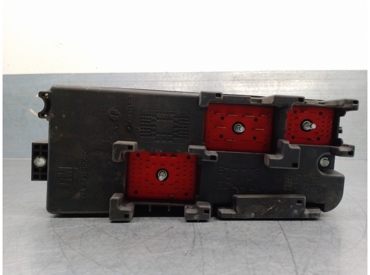 Recambio de caja reles / fusibles para opel vectra c berlina 3.0 v6 cdti cat (y 30 dt / lb5) referencia OEM IAM 13170898 