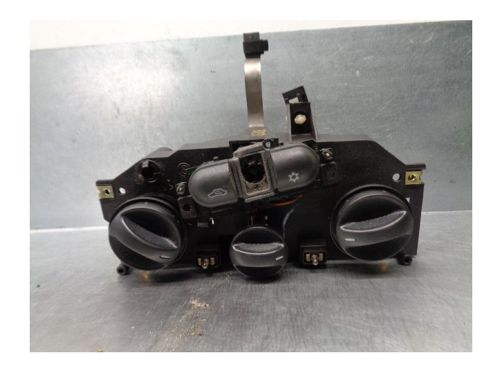 Replacement heating / air conditioning control panel for Fiat Brava (182) 1.6 16V CAT OEM IAM reference 46721975 
