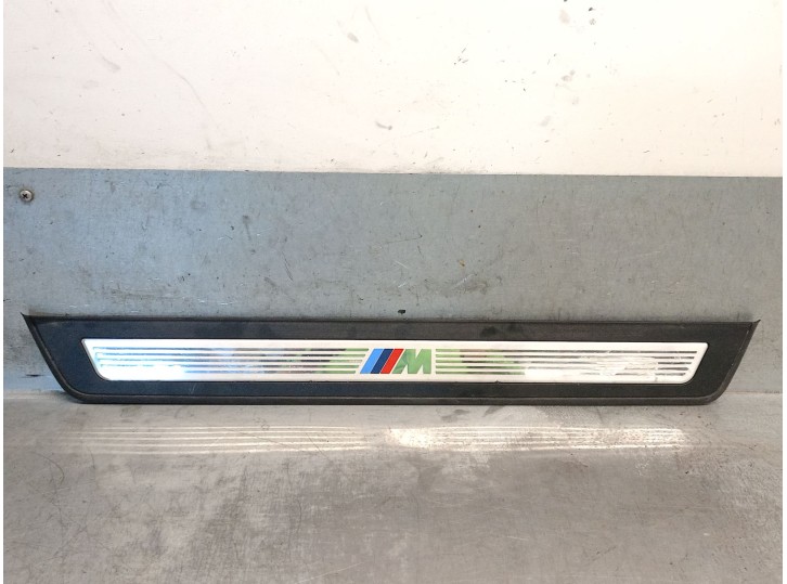 Recambio de molduras delanteras para bmw 5 (f10) 530 d referencia OEM IAM 51478050049 51478050053 