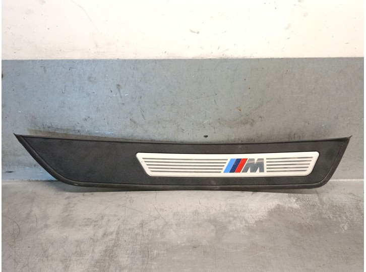 Recambio de molduras traseras para bmw 5 (f10) 530 d referencia OEM IAM 51478050052 51478050052 