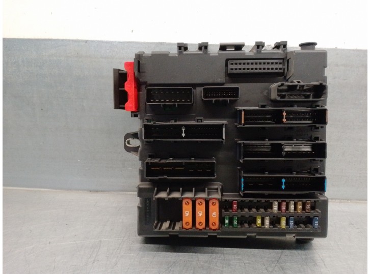 Recambio de caja reles / fusibles para opel vectra c berlina 3.0 v6 cdti cat (y 30 dt / lb5) referencia OEM IAM 13170890 