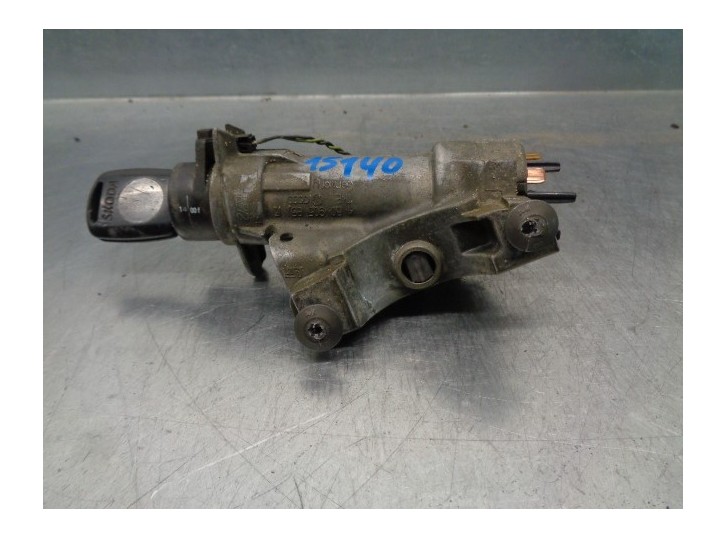 Replacement ignition switch for Skoda Octavia Combi (1U5) 1.9 TDI OEM IAM reference 4B0905851C 