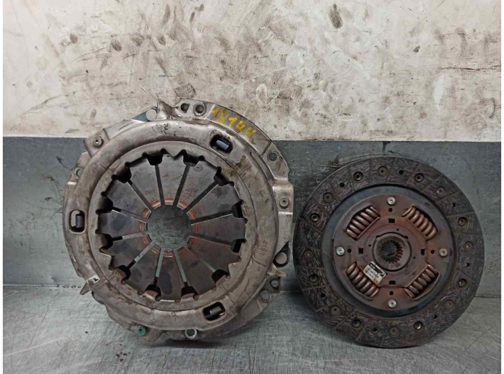 Recambio de kit embrague para toyota yaris (ncp1/nlp1/scp1) 1.3 linea luna referencia OEM IAM LKCA870036 LUCAS