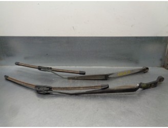 Recambio de brazo limpia delantero derecho para mitsubishi galant berlina (ea0) 2000 gls climatizado referencia OEM IAM MR300208