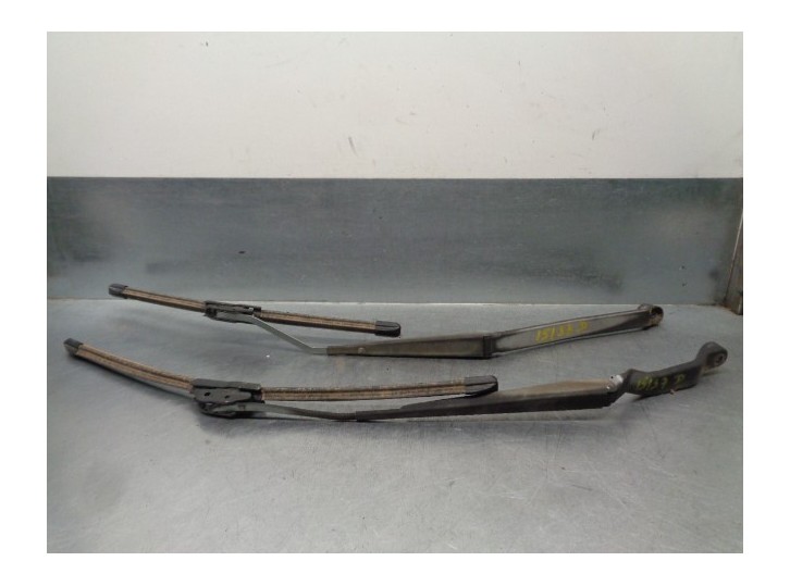 Replacement front right wiper arm for Mitsubishi Galant saloon (EA0) 2000 GLS climatized OEM IAM reference MR300208