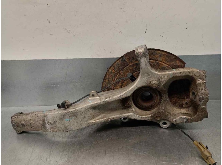 Recambio de mangueta delantera izquierda para jeep gr. cherokee (wh) 3.0 crd cat referencia OEM IAM 52090177AC  