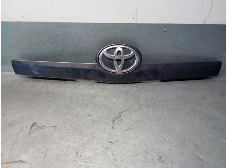 Recambio de molduras traseras para toyota verso 1.6 16v cat referencia OEM IAM 768110F050 768110F905 