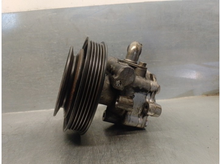 Recambio de bomba servodireccion para volkswagen passat berlina (3b2) 1.8 20v turbo referencia OEM IAM 8D0145156L KV18002 KYB