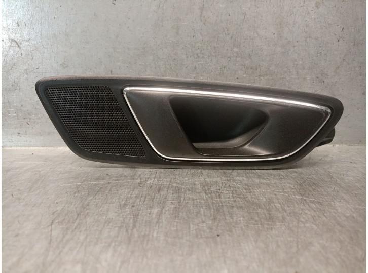 Replacement rear right interior door handle for Seat Leon ST (5F8) 1.4 TGi OEM IAM reference 5F4839114B 5F4839114B 