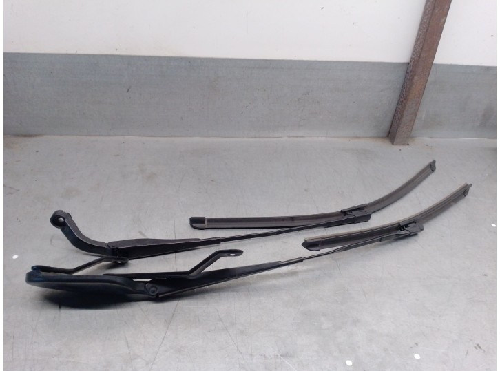 Recambio de brazo limpia delantero izquierdo para mercedes-benz gla (h247) gla 200 d 4-matic (247.713) referencia OEM IAM A24782