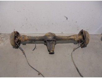 Recambio de puente trasero para mitsubishi montero (l040) 2.5 turbodiesel referencia OEM IAM MB241964 TAMBOR 6 AGUJEROS BURRA 2