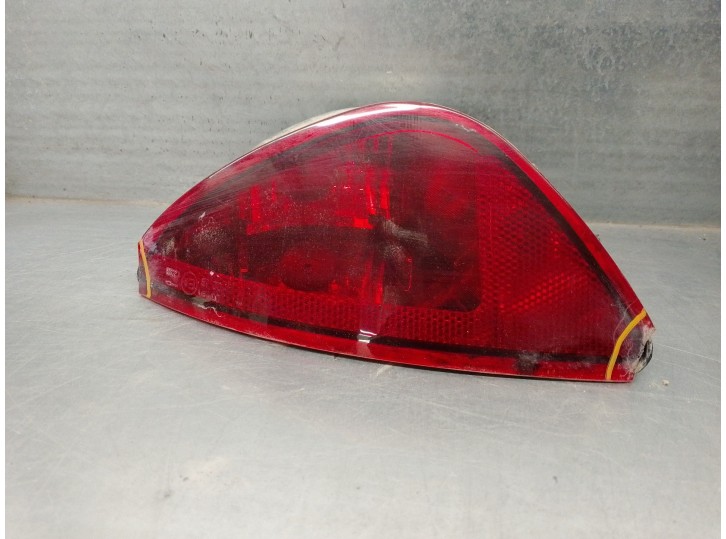 Recambio de piloto trasero derecho paragolpes para renault clio iii 1.2 referencia OEM IAM 8200776121 5 PUERTAS