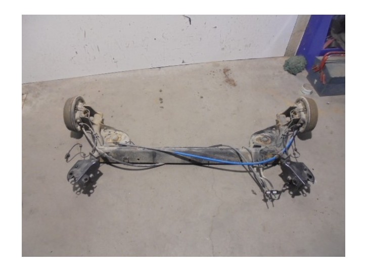 Recambio de puente trasero para renault clio iii 1.4 16v referencia OEM IAM BURRA 20
