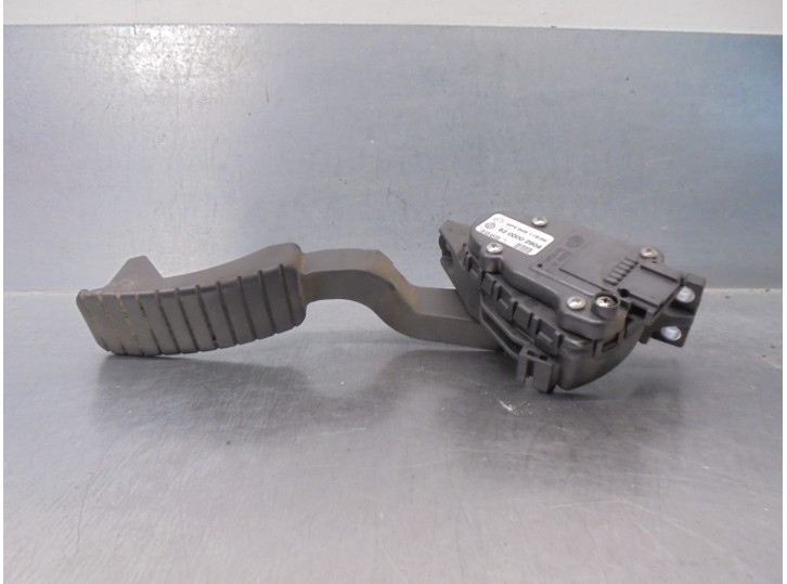 Recambio de potenciometro pedal para citroën c4 berlina 1.6 16v hdi referencia OEM IAM 9680565880 0280755041 BOSCH