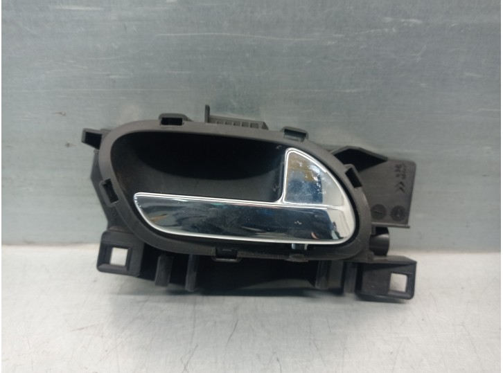 Recambio de maneta interior delantera derecha para peugeot 308 confort referencia OEM IAM 9683446577  5 PUERTAS