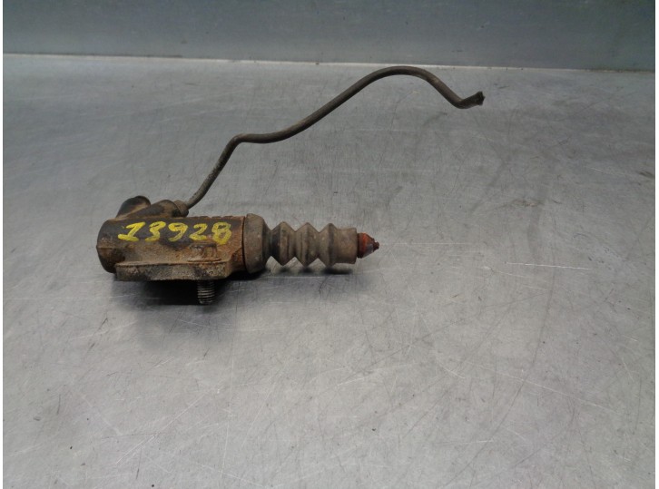 Replacement clutch slave cylinder for Kia Carnival II 2.9 CRDi cat OEM IAM reference 