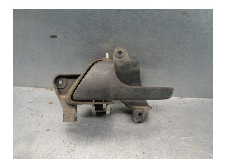 Replacement left front interior door handle for Volkswagen T5 Transporter/Van 1.9 TDI CAT (BRS) OEM IAM reference 7H