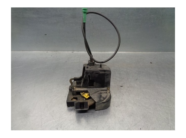 Replacement front left door lock for Renault Megane I phase 2 saloon (BA0) 1.9 D Authentique OEM IAM reference