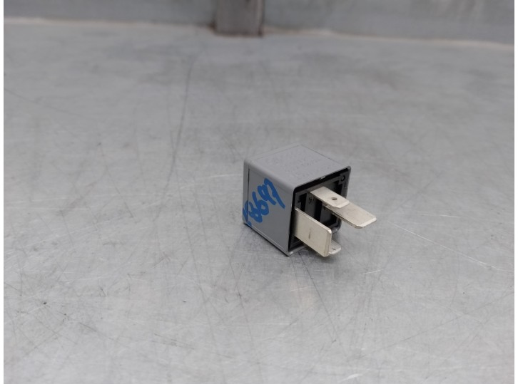 Recambio de rele para audi a6 berlina (4b2) referencia OEM IAM 8D0951253  