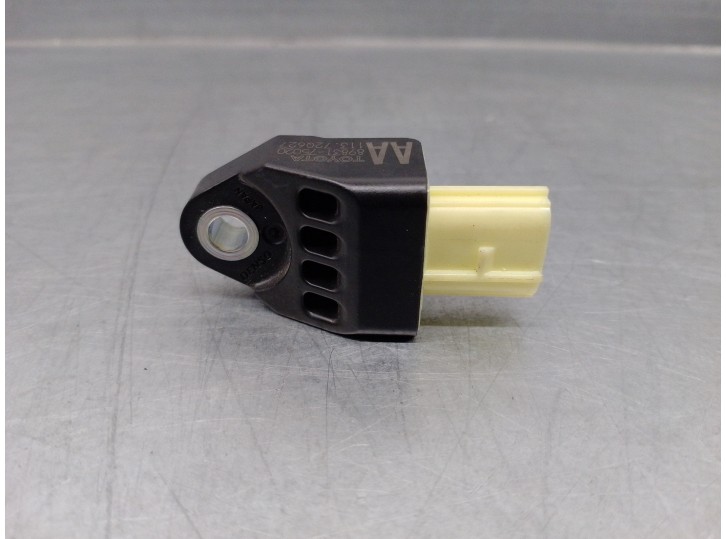 Recambio de sensor impacto para lexus ct 200h referencia OEM IAM 8983175020  DENSO