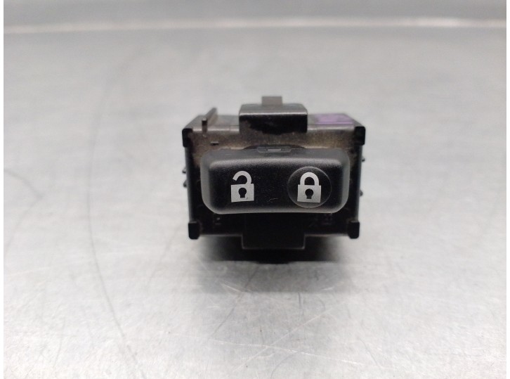 Recambio de mando para lexus ct 200h referencia OEM IAM 8493060070  