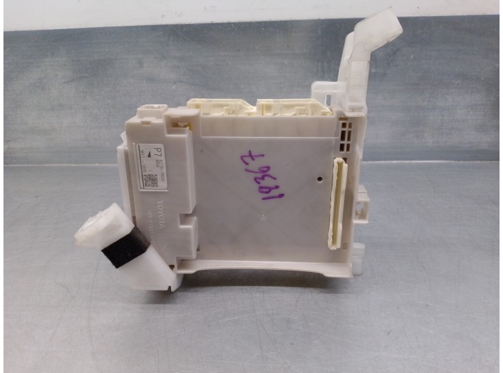 Recambio de caja reles / fusibles para lexus ct 200h referencia OEM IAM 8273076030  