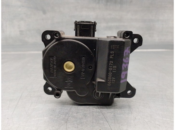 Recambio de motor apertura trampillas climatizador para lexus ct 200h referencia OEM IAM 0638000172  DENSO