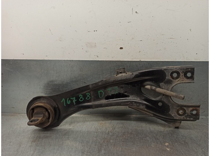 Replacement rear right lower suspension arm for Hyundai i30 1.4 CAT OEM IAM reference 552802H000 