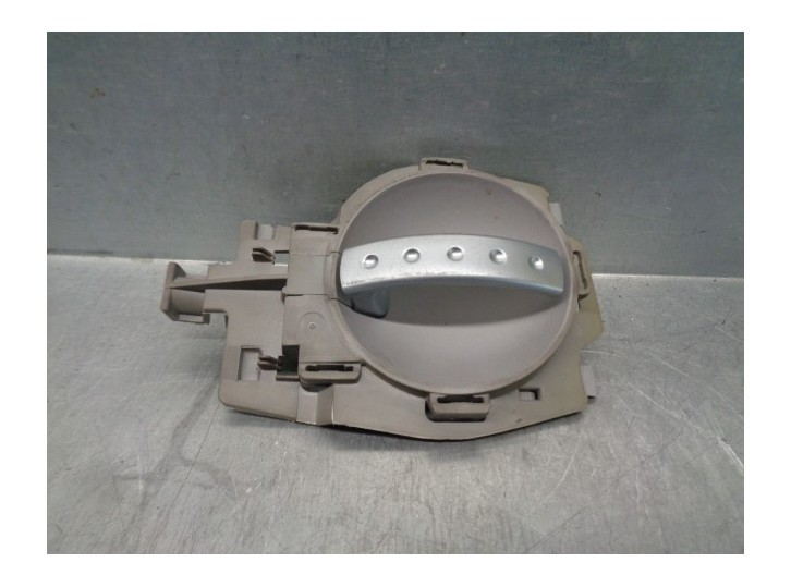 Replacement front right interior door handle for Citroën C3 Pluriel 1.6 16V Sensodrive OEM IAM reference 9119N6 