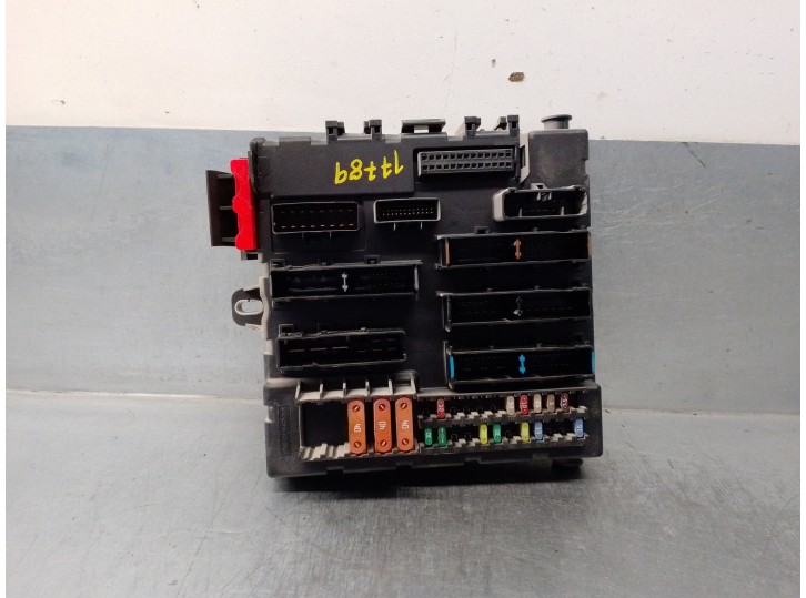 Recambio de caja reles / fusibles para opel vectra c berlina 1.8 16v cat (z 18 xe / 2h9) referencia OEM IAM 13205776 519164008 