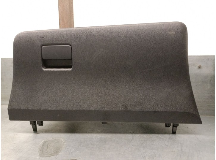 Recambio de guantera para toyota yaris (_p13_) 1.5 hybrid (nhp130_) referencia OEM IAM 555500D151 555500D151 555510D150