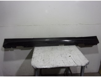 Recambio de faldon lateral para bmw serie 1 cabrio (e88) 2.0 turbodiesel cat referencia OEM IAM 51770036142 NEGRO DERECHO