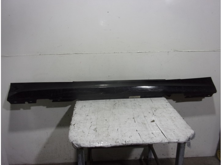 Replacement side skirt for BMW 1 Series Convertible (E88) 2.0 turbodiesel cat OEM IAM reference 51770036142 BLACK RIGHT