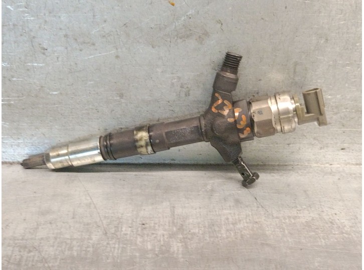 Recambio de inyector para toyota avensis berlina (t25) 2.0 turbodiesel cat referencia OEM IAM 236700G010 DENSO