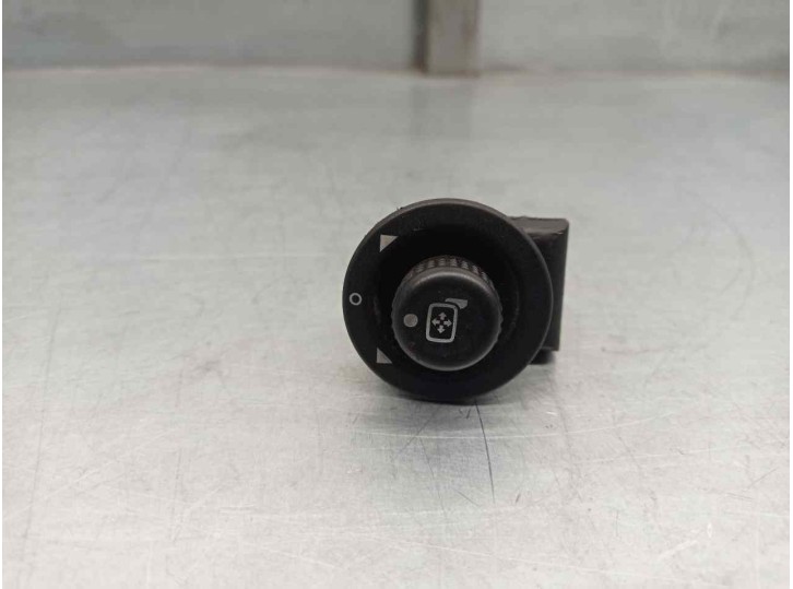 Recambio de mando retrovisor para land rover discovery 2.7 td v6 cat referencia OEM IAM YUF500010 03930351 