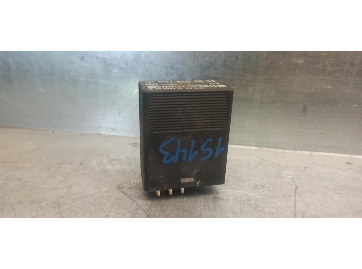 Replacement relay for Mercedes-Benz E-Class (W124) sedan OEM IAM reference 0074549632 05999670 