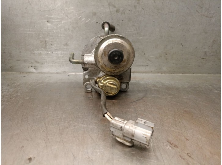 Recambio de soporte filtro gasoil para toyota avensis berlina (t25) 2.0 turbodiesel cat referencia OEM IAM 233800G031 233800G031